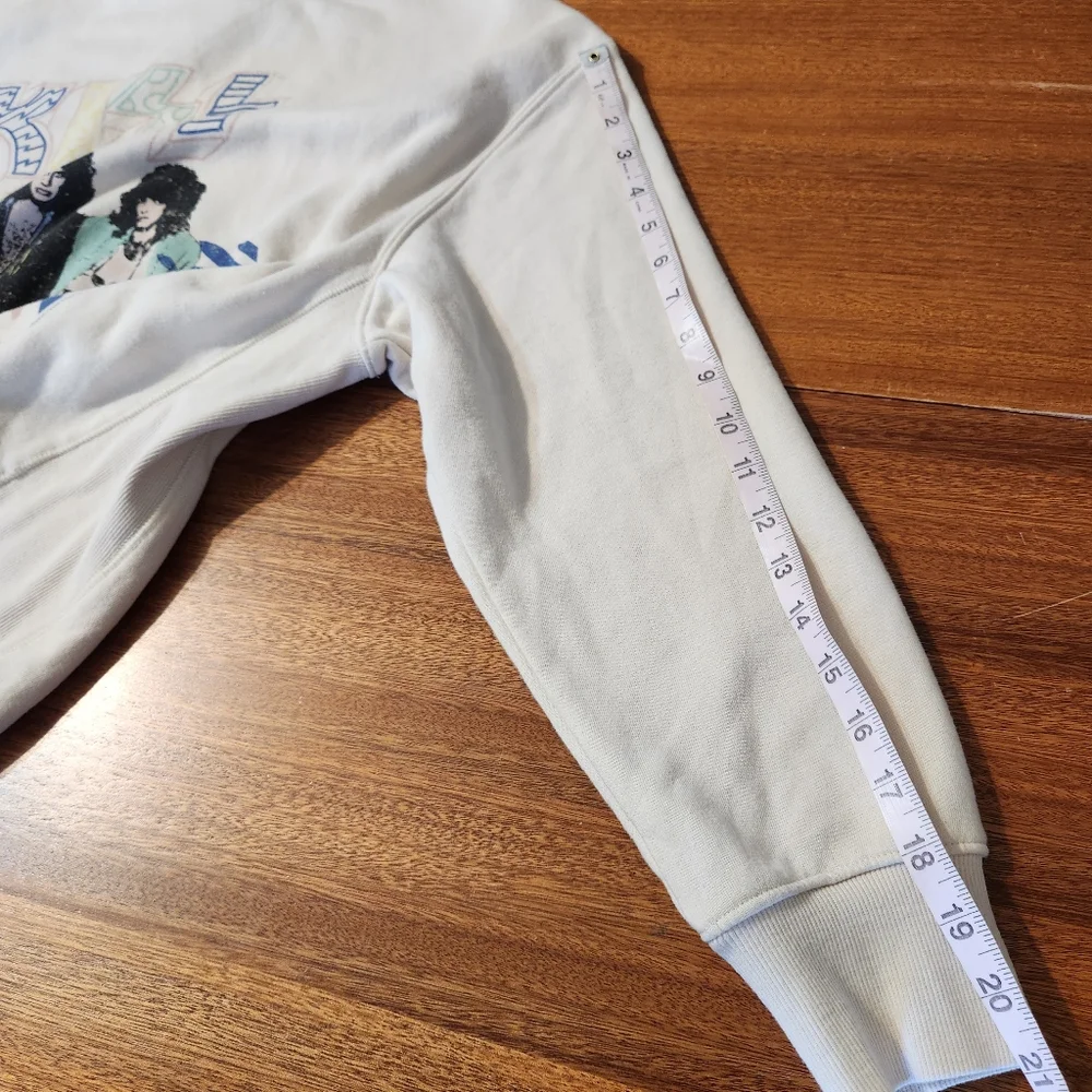 Graphic Print KISS White Sweater S/M - Picture 11 of 13